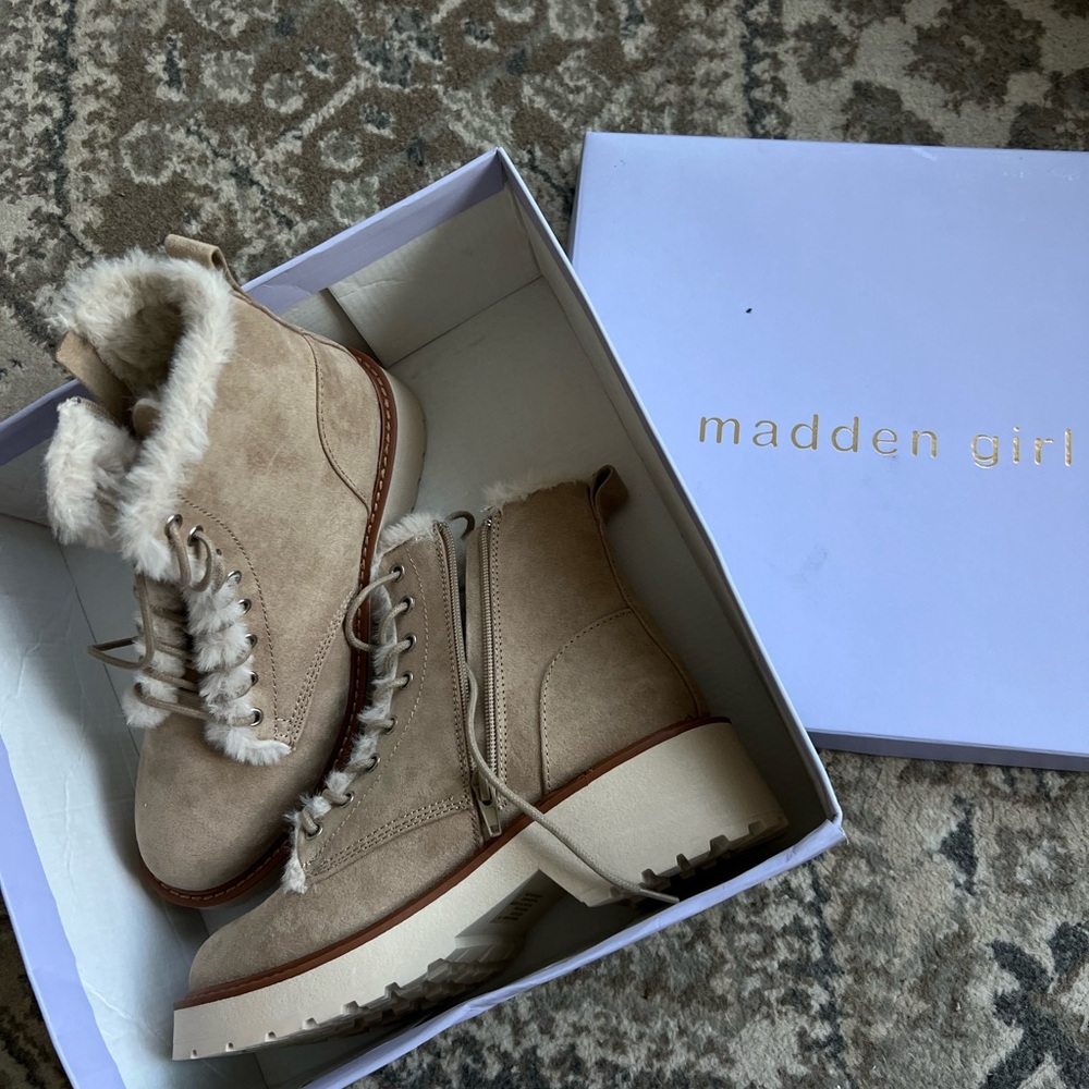 NEW Carra Madden Girl Lug Boots